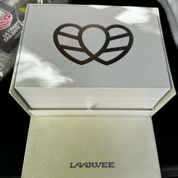 LAARVEE PEA001 Golden Precision Steel: Black Bezel and Black Dial - Picture 4 of 5